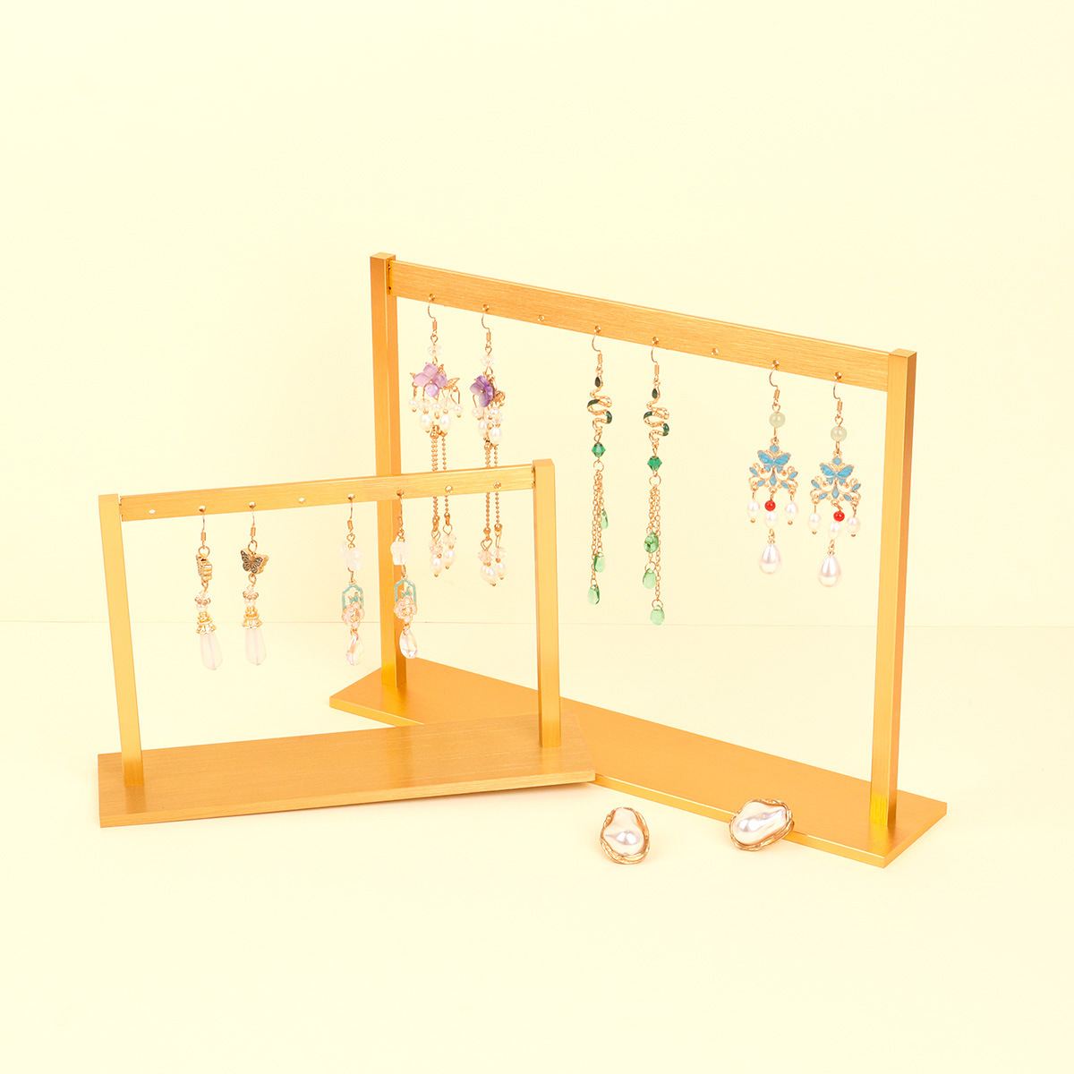 �������μ��Ӵ�������ܶ����ڼ�����ֱ������Ʒ����ʽ���аڷż�