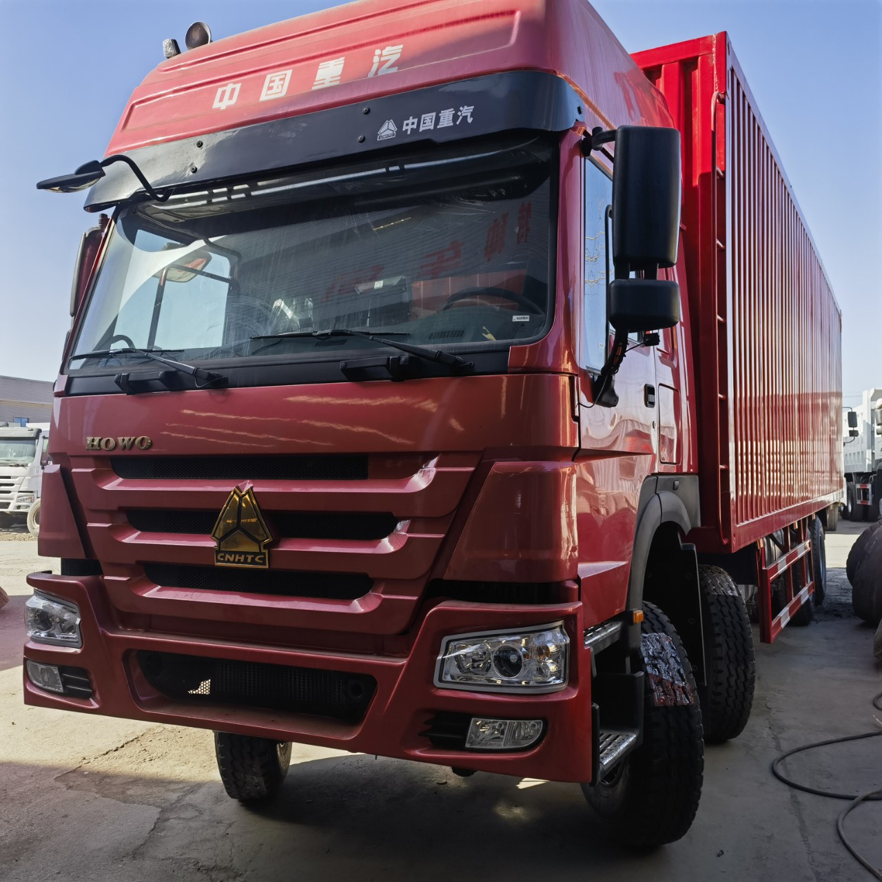 出售二手豪沃前四后八货车9.6米大箱重汽发动机二手howo厢式货车