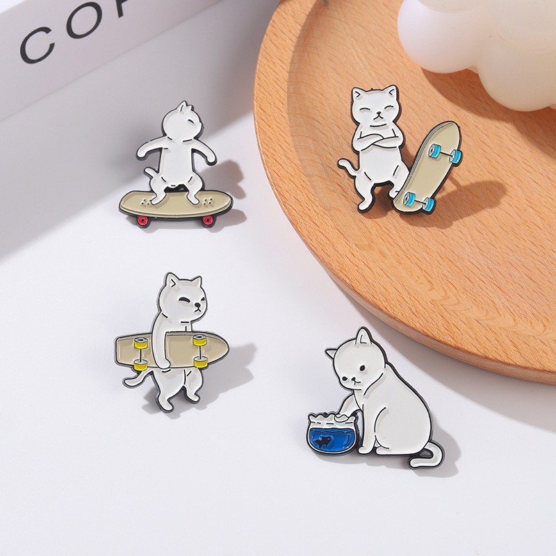 Cartoon Style Cat Alloy Stoving Varnish Brooches display picture 5