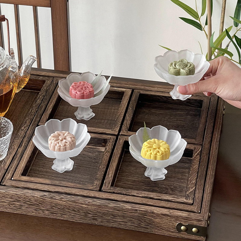 Plato de refresco chino de pies altos Lotus Plato de pasteles de vidrio esmerilado Plato de refresco de té de la tarde Plato de postre delicado Plato pequeño
