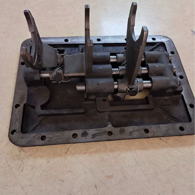 1700K4-215 Dongfeng Transmission Upper Cover Assembly