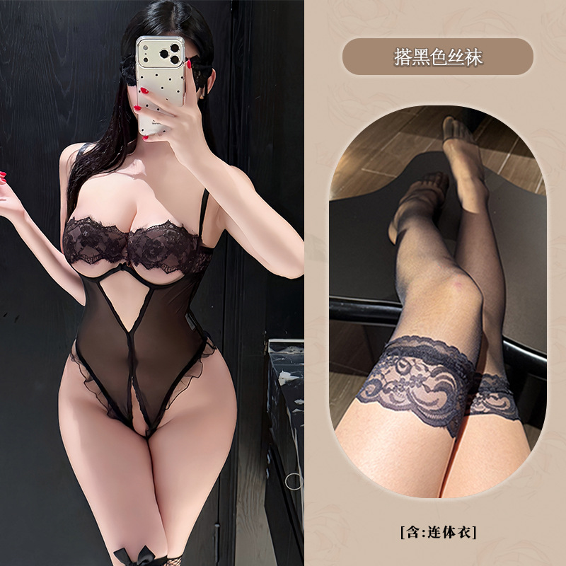 검정색 바디수트 + 검정색 스타킹