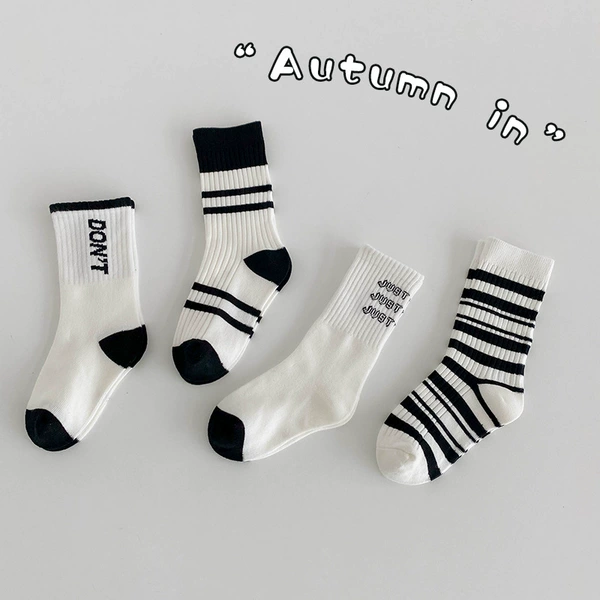 1545 Simple letters socks