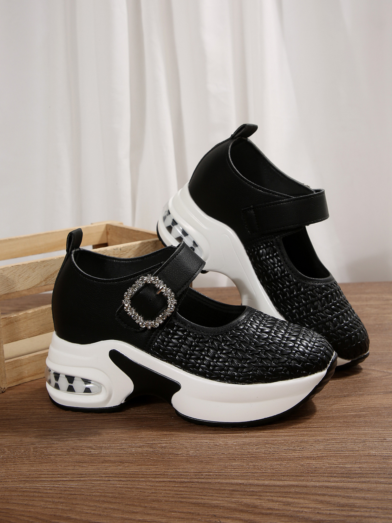 Sapatilhas com cunha para mulher com strass e sola plataforma_voghion.com