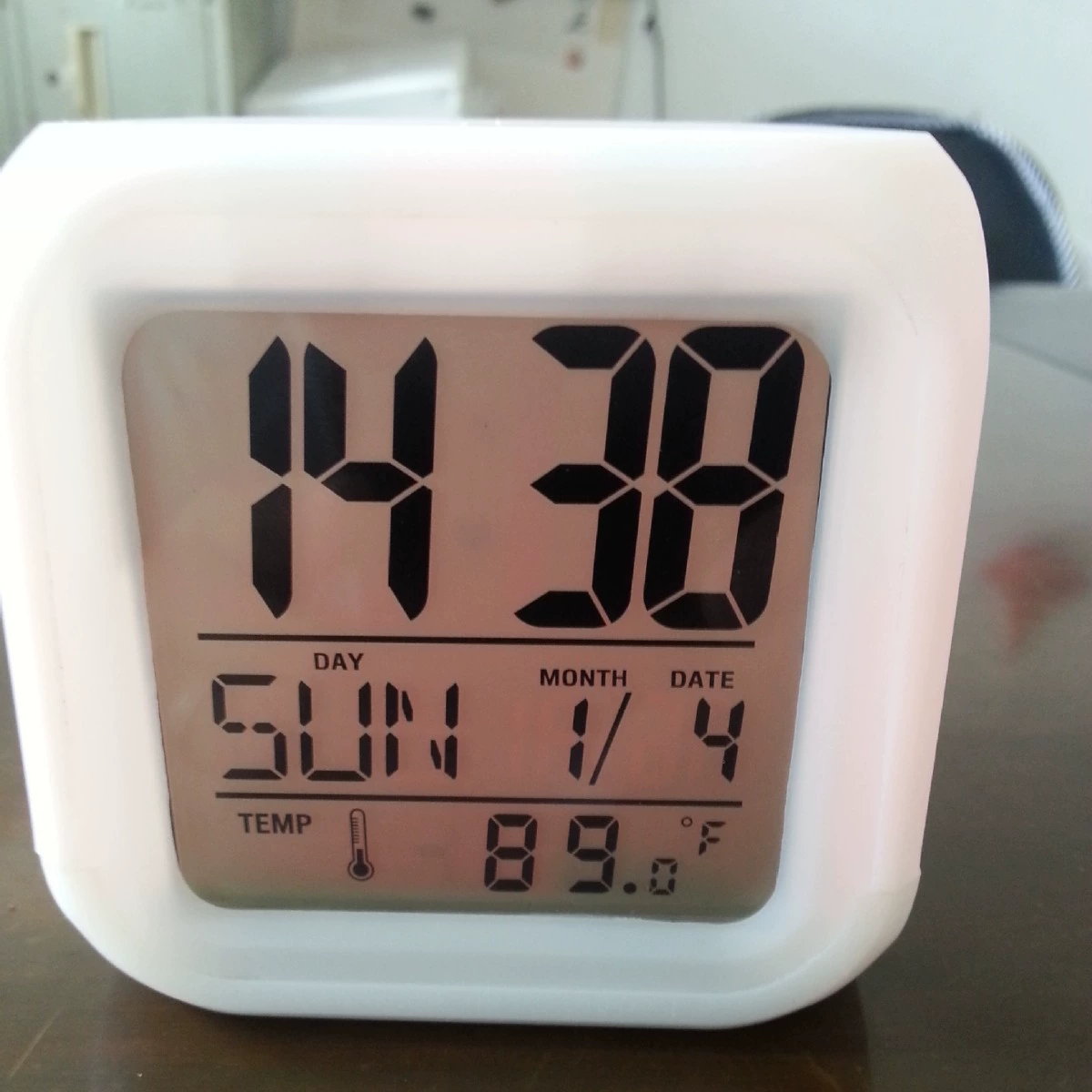 4A красочные часы, изменяющий цвет будильник, светодиодный будильник, вечный календарь Часы, Квадратные часы с кнопкой батареи