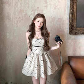 法式甜美波点吊带连衣裙子女夏2026新款气质收腰显瘦a字蓬蓬短裙