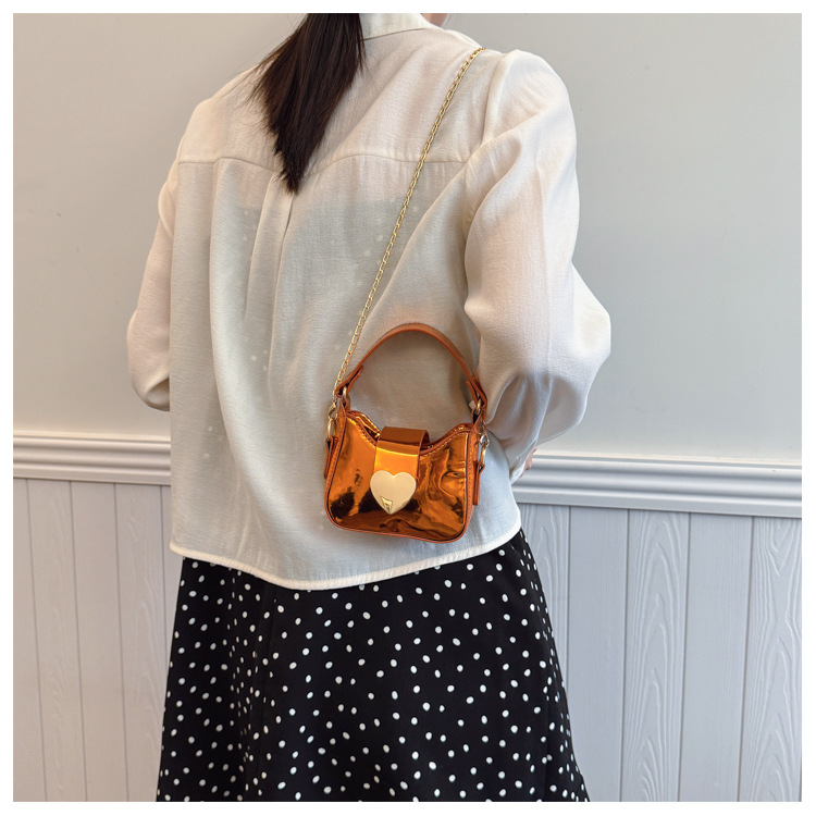 Unisex Pu Heart Shape Solid Color Elegant Streetwear Sewing Thread Square Hidden Buckle Shoulder Bag display picture 2