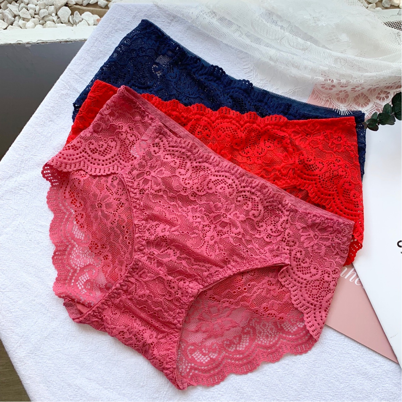 Mid-waist red lace briefs, solid color b...