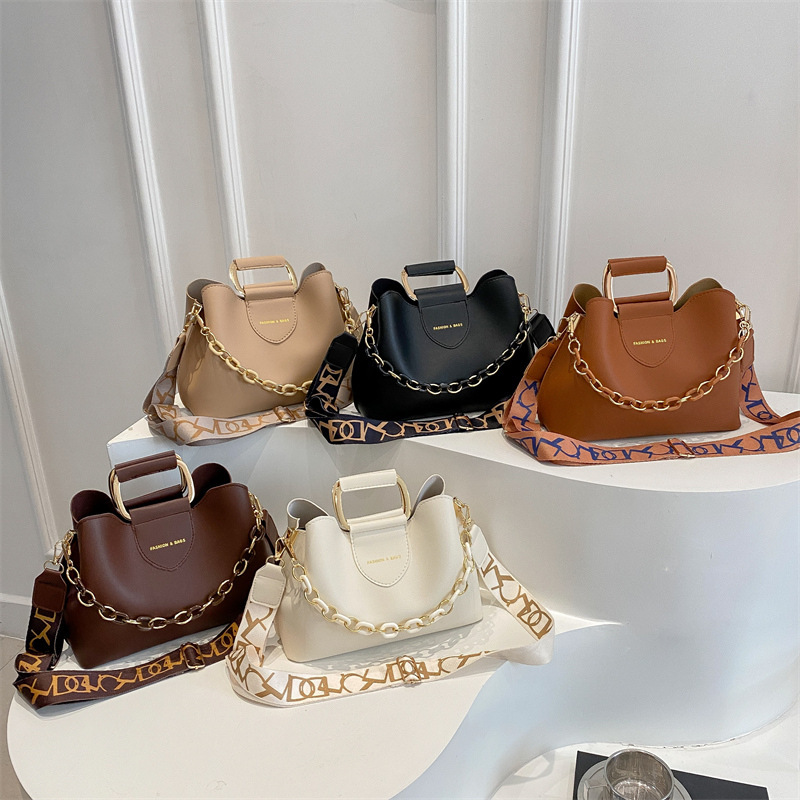 Cross-Border 2025 New Bucket Tote Bag, Stylish and Fashionable Hand-Held Shoulder Bag, Chain Commuter Style Crossbody Bag for Women