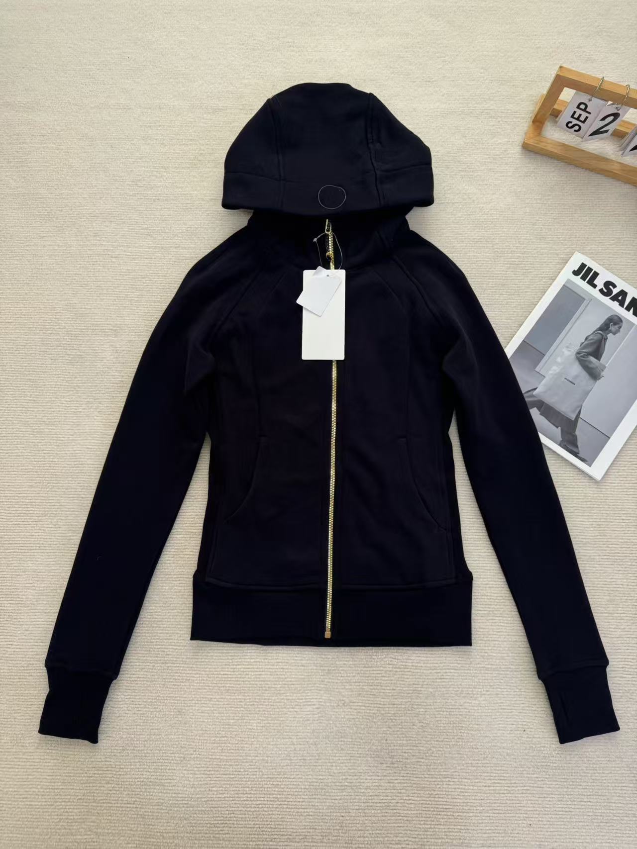 Night moth black [same color mark]