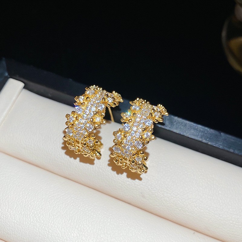 Pendientes de perlas de flor de circón de aguja de plata, pendientes de lujo de alta gama de lujo ligero exquisito, pendientes de todo fósforo blanco de moda de nicho al por mayor