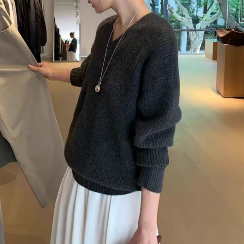 Women's Autumn and Winter Yuanbao Needle V-Neck Wool Sweater 100 Wool Knitted Long-Sleeved Top Loose Sweater