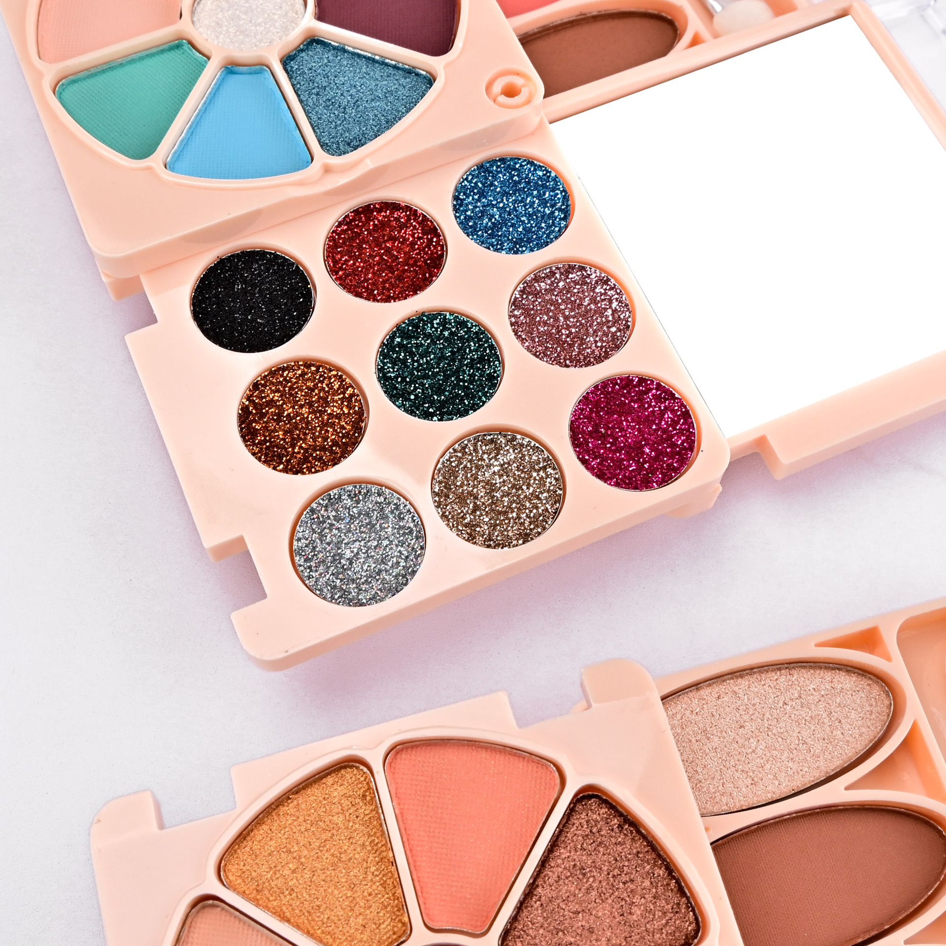 MISS YOUNG's new 21-color eyeshadow palette set, cross-border makeup gift set of Eyeshadow, Blush and glitter undefined