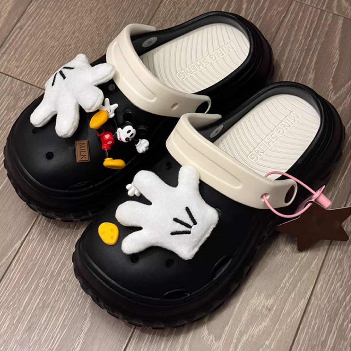 Cute Mickey cubre la cara, guantes pequeños, zapatos con agujeros, trajes de flores, zapatos con agujeros, accesorios decorativos, hebillas de zapatos, accesorios