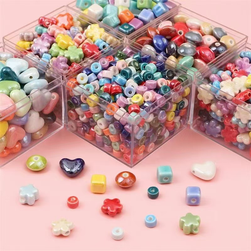 Cuentas de cerámica flor cuadrada estrella de cinco puntas pequeña flor de ciruelo trébol de cuatro hojas pequeño elefante pequeño conejo de jade color mixto cuentas de agujeros rectos cuentas hechas a mano