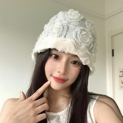 小衆レトロ立体バラの花が帽子をかぶっています。