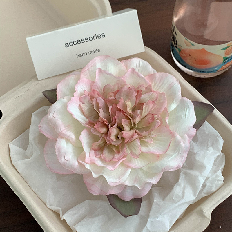 乾燥したバラはフランスの花を挟んで髪を挟みます。|undefined
