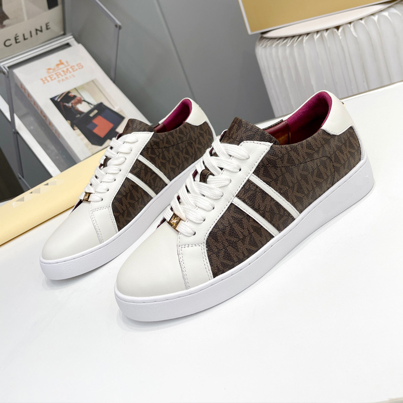 Europa y América de moda casual zapatos individuales mujeres 2025 nuevo impresión de cuero MK hebilla de metal universal pequeño cordón de zapatos blancos transfronterizos
