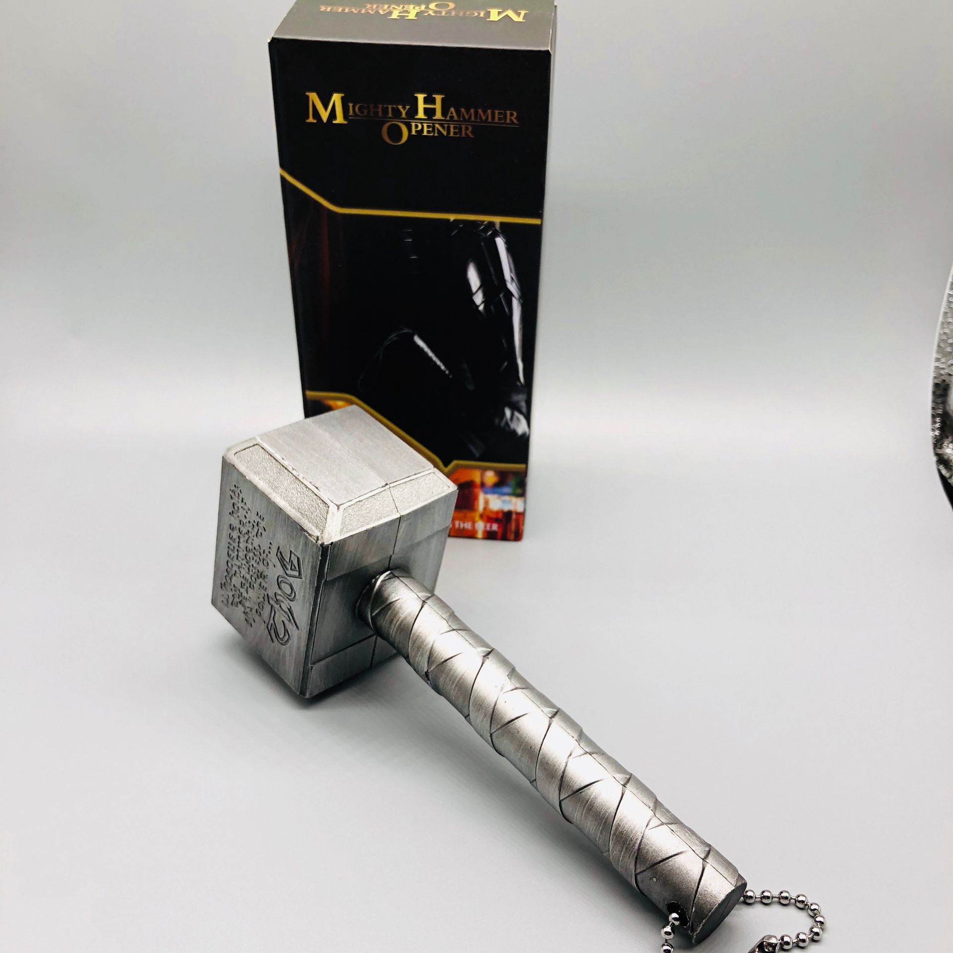 Nuevo embalaje de caja de color creativo Thor martillo abrebotellas personalidad martillo cerveza abrebotellas necesidades diarias