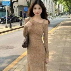 秋季性感一字肩挂脖连衣裙女修身显瘦气质优雅镂空长裙