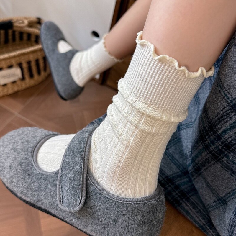 Ballet-style autumn and winter ruffled solid color striped mid-calf socks, slimming and shaping, versatile JK socks, maternity socks