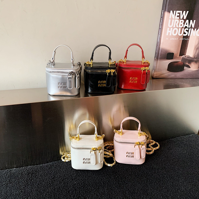 Nuevos bolsos infantiles transfronterizos letras extranjeras mini bolsos de bebé cadena de piel de aceite bolsos de caja de color sólido para niñas