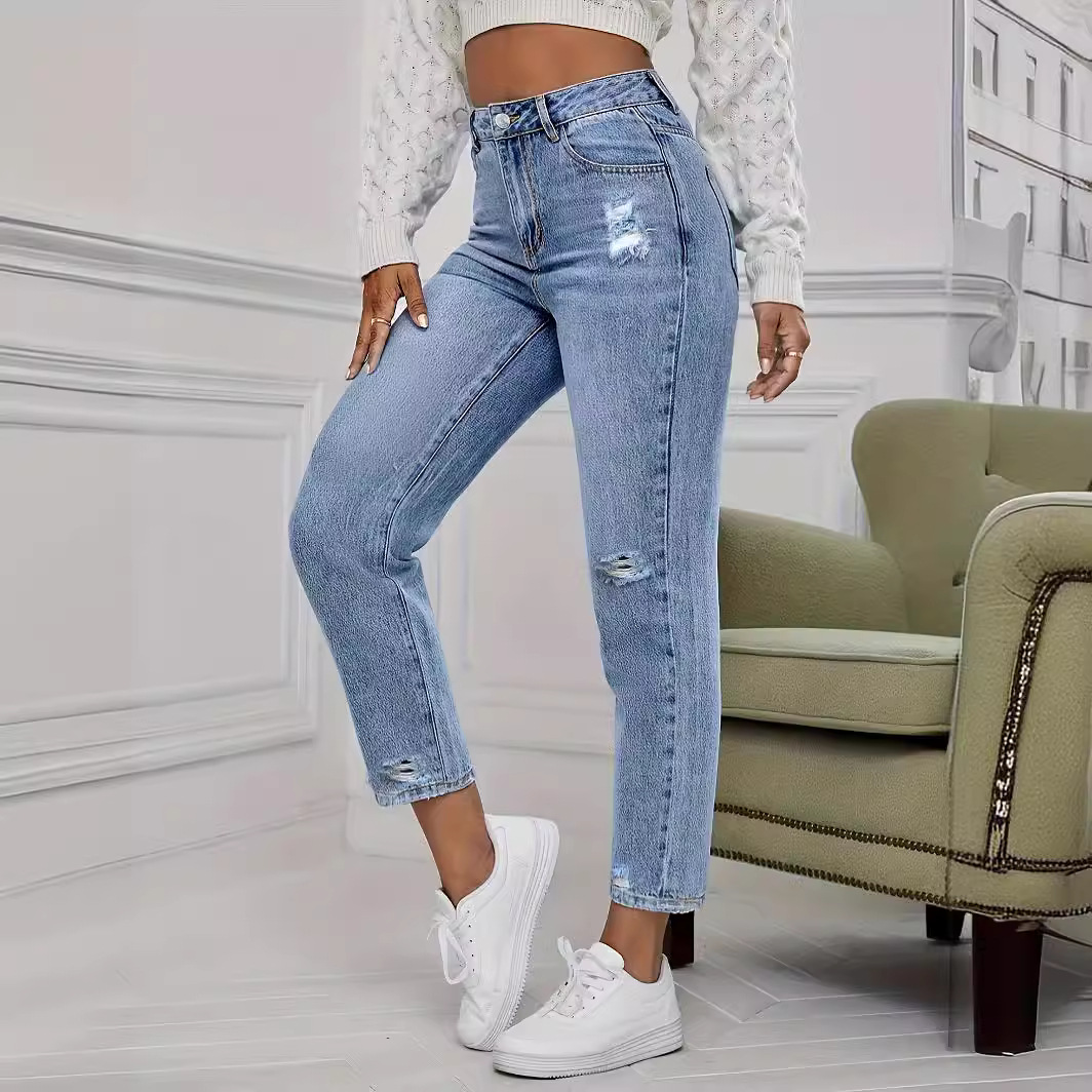 Abbigliamento donna Jeans strappati alla moda casual_voghion.com