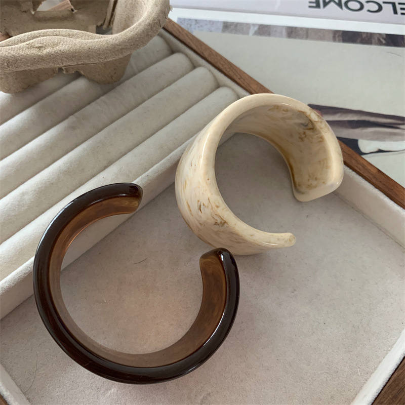 23g Weight Acrylic Pendant Material Bangle Classification Arylic Chain Material 1 Piece Quantity Banquet, Party, Street Occasion Acrylic Material Solid Color Pattern Women's Gender Retro, Streetwear Style Retro Streetwear Solid Color Acrylic Bangles Wholesale 7