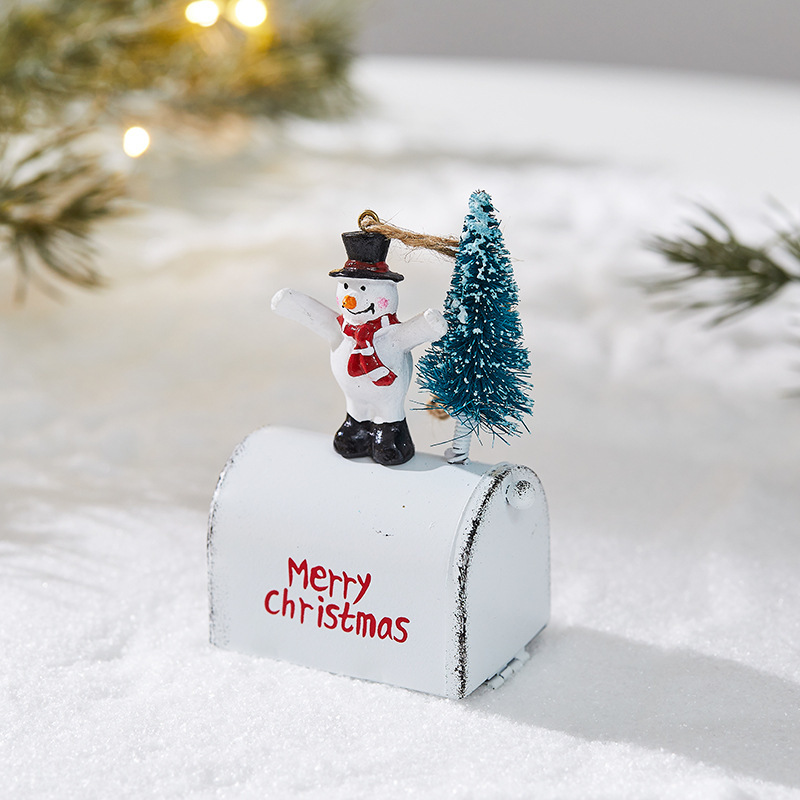 Nuevos productos transfronterizos de hierro forjado árbol de Navidad pequeño buzón Papá Noel muñeco de nieve ventanas de diseño de colgante adornos pequeños