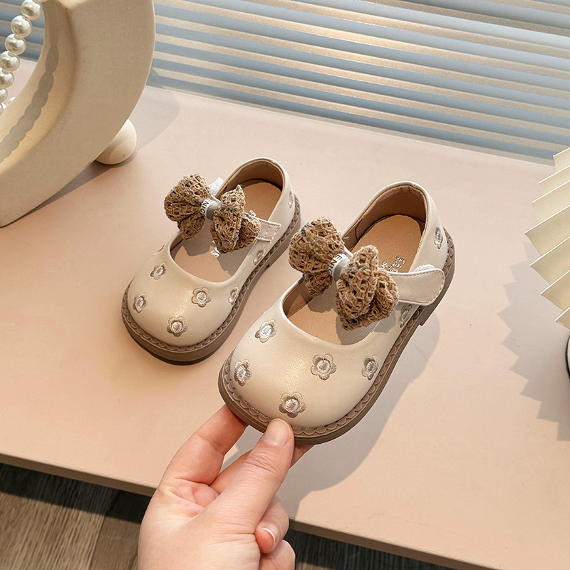 Zapatos de cuero para niñas zapatos de princesa bordados para niños 2025 primavera y otoño nuevos zapatos de arco para niñas zapatos de solos para bebés image 4