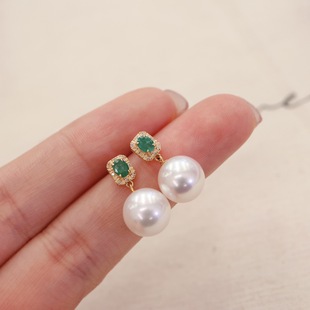 18K Gold Accessories Emerald Stud Earrings Emerald E 0.4Ct Diamond D 0.05Ct Figure with 9-10mm Without Beads