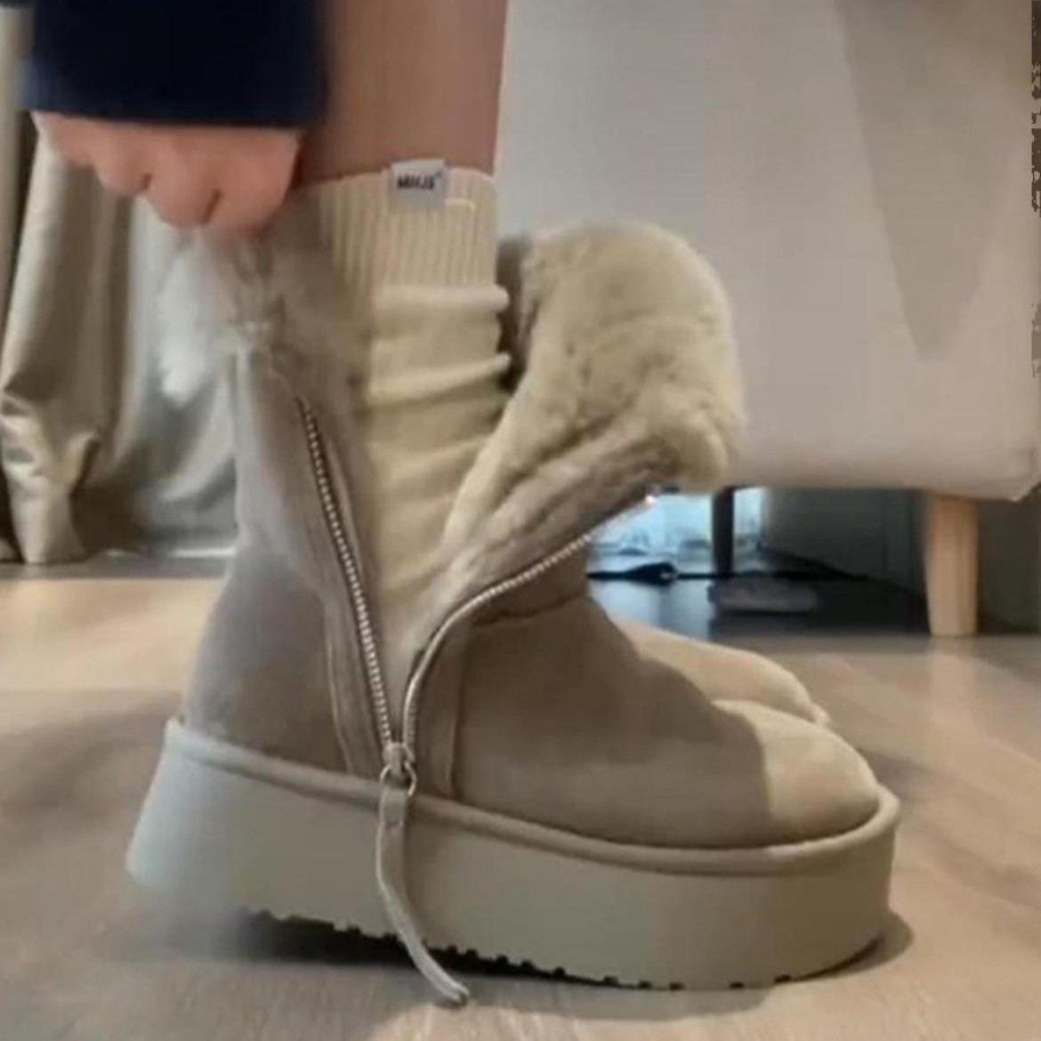 Moda versátil flip antifrío zapatos de algodón para mujeres 2024 otoño y invierno nuevo antideslizante alto calentamiento de lana botas de algodón del noreste