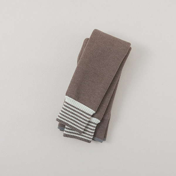Y158 Khaki (nine points)
