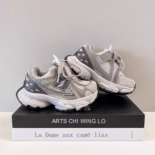 Beige demi-season sneakers