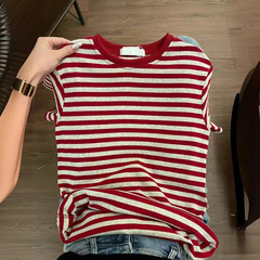 レトロ香港スタイル赤ストライプ Tシャツ 2025 夏スリムフィット右肩半袖アメリカンホットガール多用途トップ