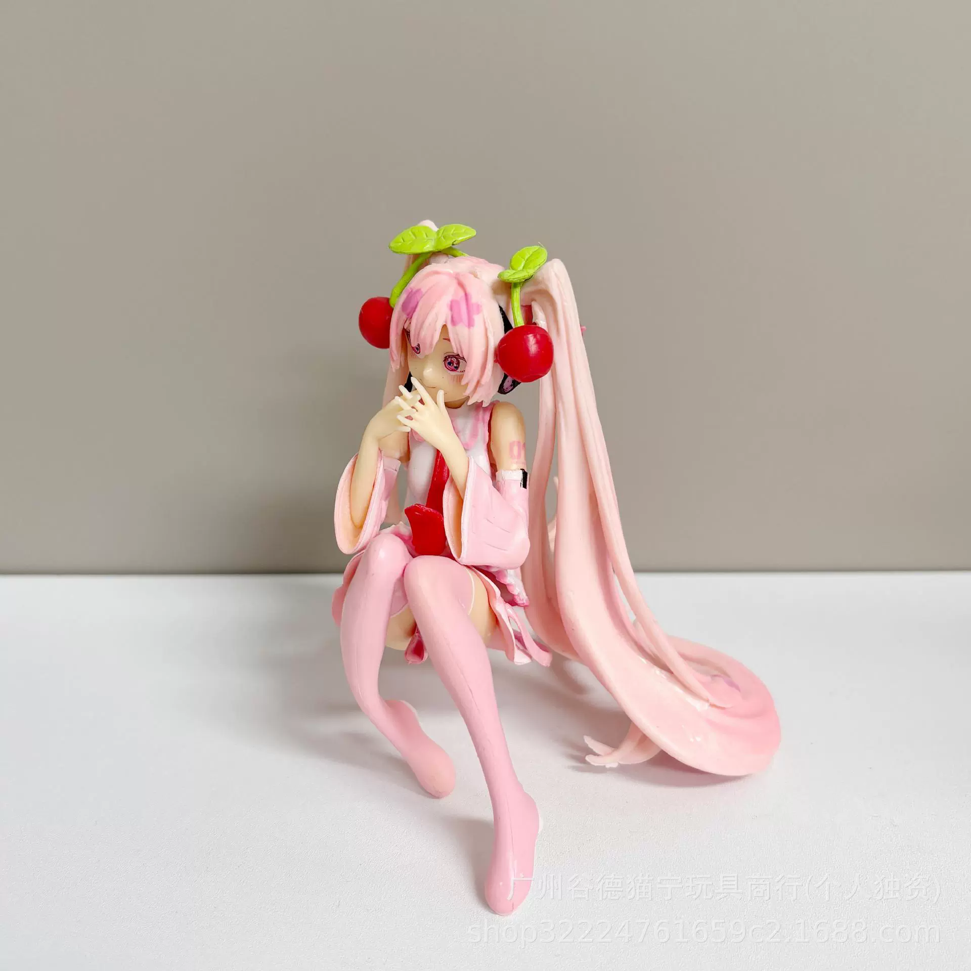 Шатун Мику Мику сидящая поза Sakura Hatsune фигура аниме двуразмерный декоративный модель автомобильная украшение тренд бренд