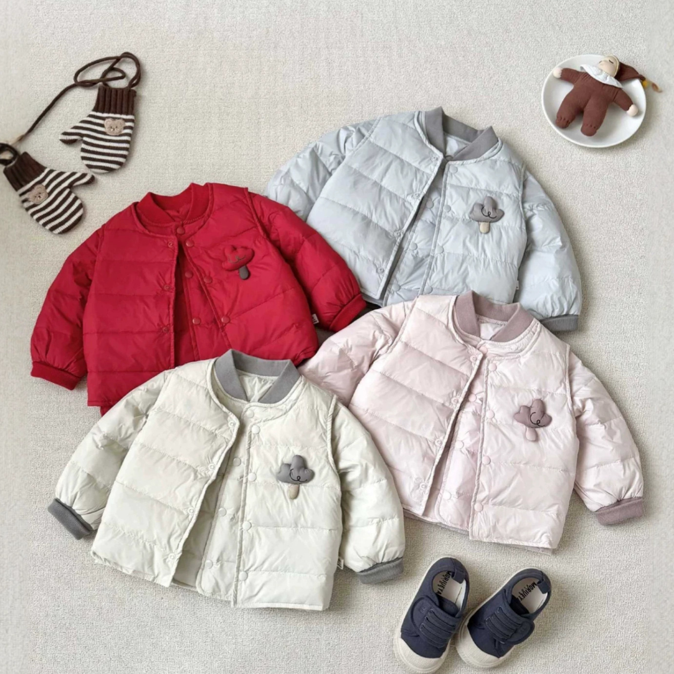 Baby 90% white duck down vest, suitable for both boys and girls, can be worn as an outer layer or as an inner layer, warm and simple winter top, no hood, for toddlers