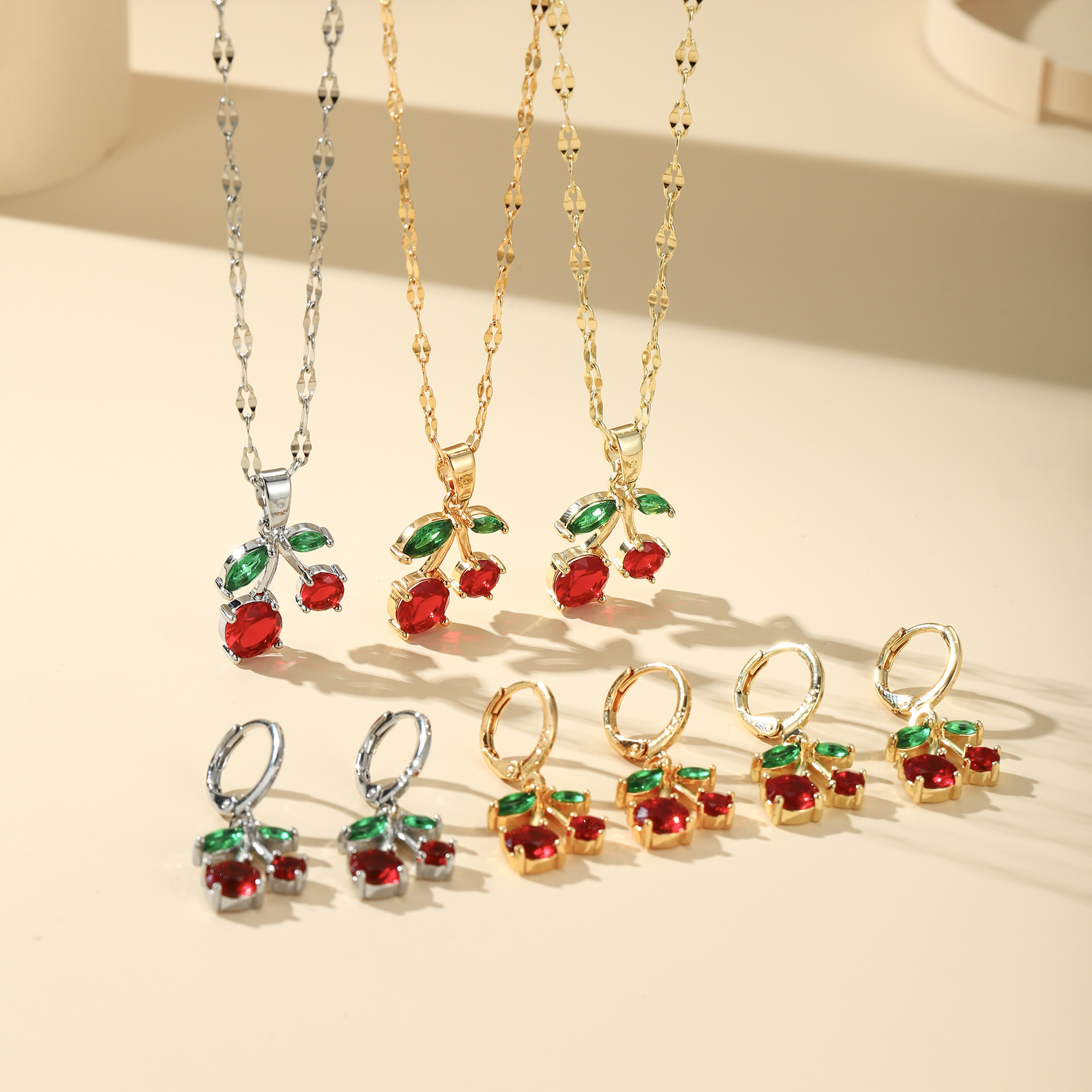 Frutas serie de cobre chapado en oro, piedra de color, collares de diamante, pendientes, pendientes de moda, conjunto de joyería al por mayor
