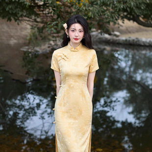 2025 Spring/Summer New Cheongsam New Chinese Style Yellow Mid-Length Petite Cheongsam High-End Elegant Silk and Linen Women's Cheongsam