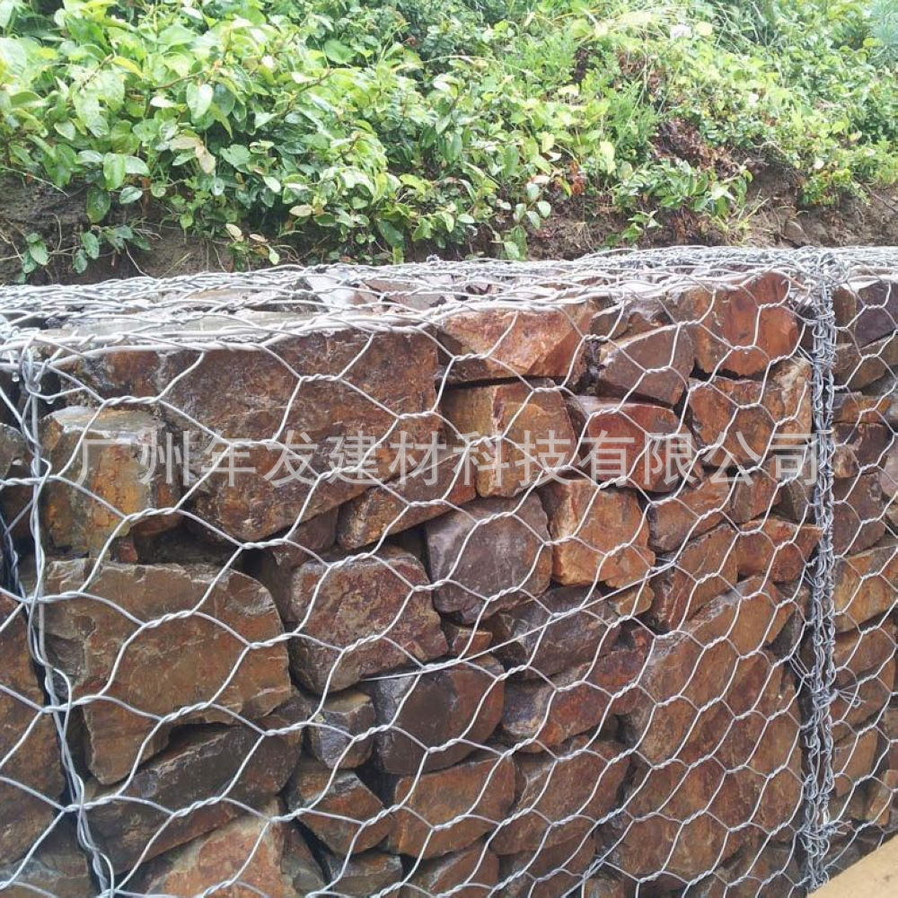 河堤防护石笼网六角石笼网浸塑格宾网河堤护坡镀锌铁丝网厂家批发