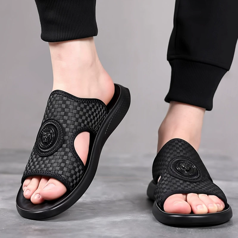 Тапочки мужские летние 2023 новые Нескользящие сандалии с дезодорантом, модные летние уличные пляжные сандалии с мягкой подошвой