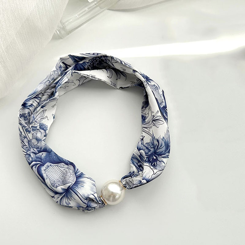 Pañuelo de seda para mujer primavera y verano 2024 nuevo collar de hebilla de succión magnética de perlas de alto nivel de nicho