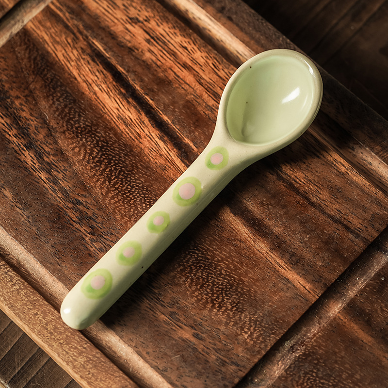 Retro estilo japonés cocina de sopa de sopa de cerámica hecha a mano pequeña cucharada de cerámica de alto valor de mezcla cucharada de cerámica gruesa