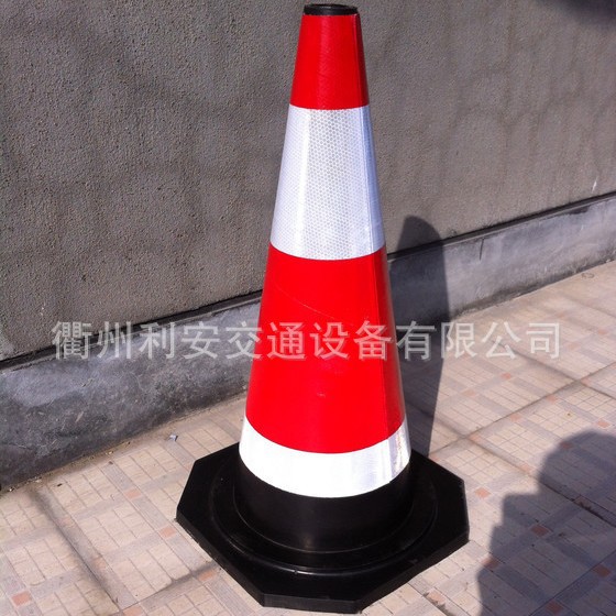 衢州橡胶防撞路锥红锥, rubber traffic cone