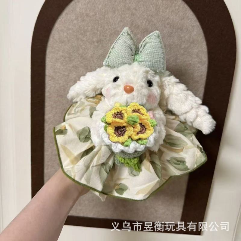 創意の長い耳のウサギはかわいい垂れ下がった耳の小さい白いウサギのぬいぐるみの鍵を掛けて女子学生のカバンを掛けて飾ります。|undefined
