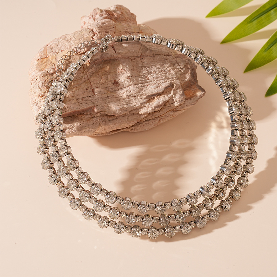 Europa y los Estados Unidos exageran la frontera con collar de geometría redondo de diamantes multicapa personalidad popular en línea nicho temperamento de alta sensación artículos de decoración para mujeres