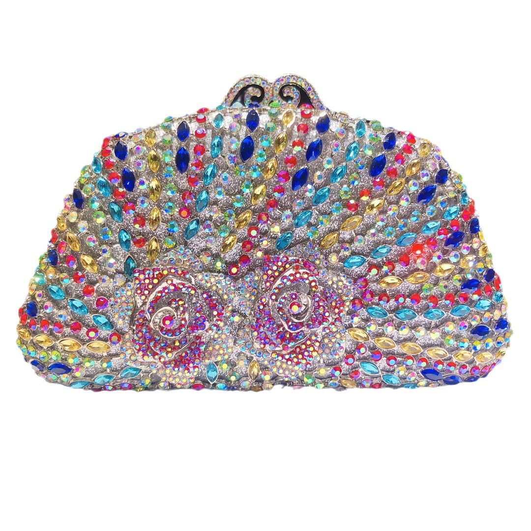 Bolsa de cena de diamantes rosados en forma de D metal hueco bolsas de mano de diamantes completas bolsas de mano de banquete europeas y americanas