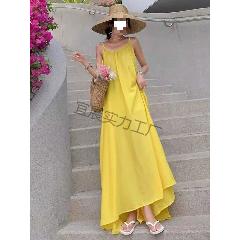 夏2025新款慵懒风多巴胺黄色绝美连衣裙女宽松遮肉别致露背吊带裙