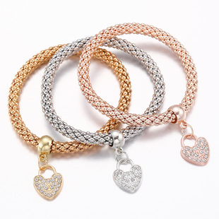 �羳���u�Ͻ�ˮ���ɫ�������׻������ �荐��ĵ������Ů�¿�