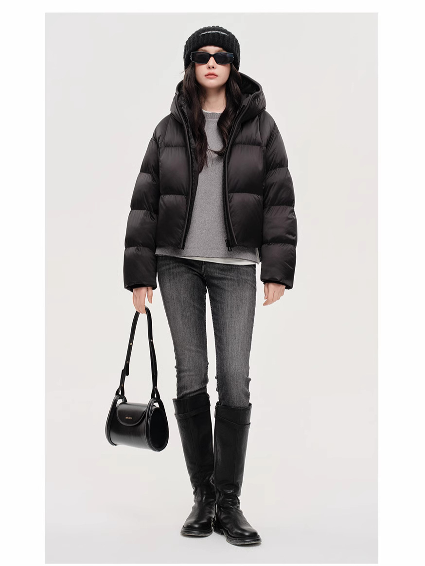 Ropa de exterior 2026 para mujeres pequeñas, chaqueta gruesa de algodón con capucha, estilo corto, resistente al viento, práctica para el invierno, versátil.